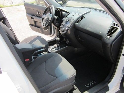 2010 kia soul base hatchback 4-door 1.6l