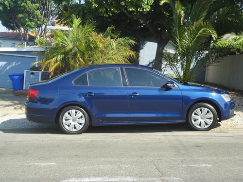2011 vw jetta se sedan, emerald blue, very good condition.