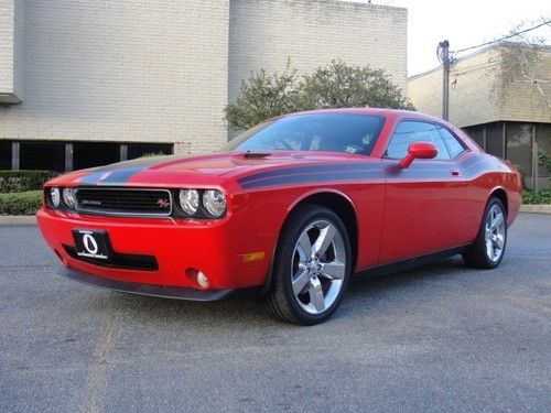 2010 dodge challenger r/t, only 4,864 miles, loaded, warranty!!!