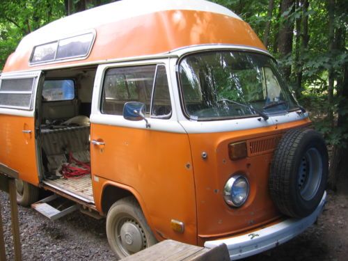 1974 volkswagen bus w/ rare 6&#039; 4&#034; interior ceiling. solid body, little rust!