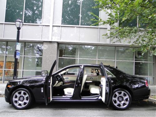 2011 rolls royce ghost $297,570 camera pkg. pano roof. clean carfax certified