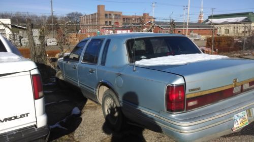 1992 lincoln towncar 92,225 miles starts n runs no key use screwdriver