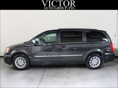 2011 chrysler town &amp; country touring-l navigation heated seats and wheel dvd