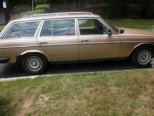 Mercedes benz 300td wagon,  vintage 1985, gold