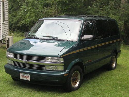 1998 chevy astro van green cl 6 cylinder auto awd real, real nice van custom