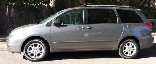2004 toyota sienna le mini passenger van 5-door - clean carfax -low reserve