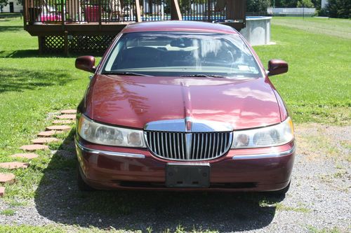 2000 lincoln town car executive sedan 4-door 4.6l