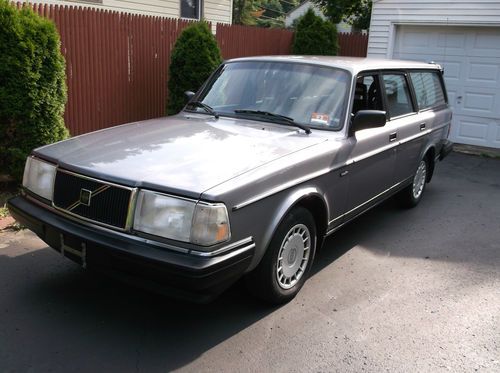 Sell used 1993 VOLVO 240 DL automatic station wagon - mint ...