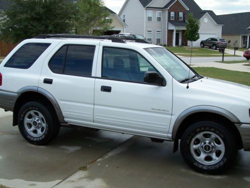White 2002 isuzu rodeo ls 3.2 v6 with low miles, good condition