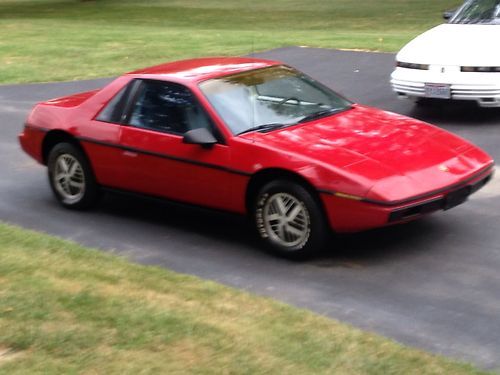 1985 pontiac fiero 2.8 v-6, 4 speed manual/ new clutch and many other parts