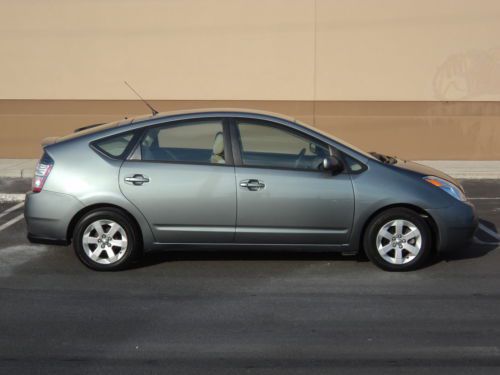 2005 toyota prius hybrid one owner non smoker super low 31k miles no reserve!