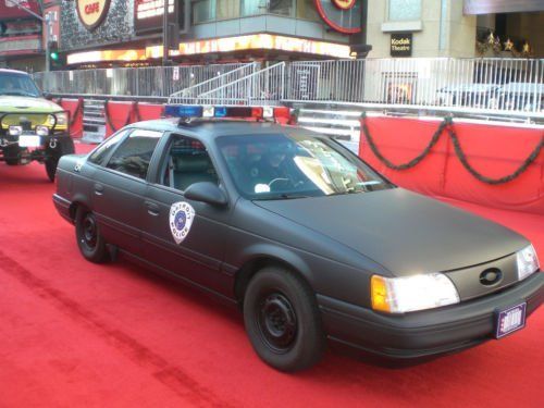 1988 ford taurus gl sedan 4-door 3.0l robocop police car w/ robocop suit