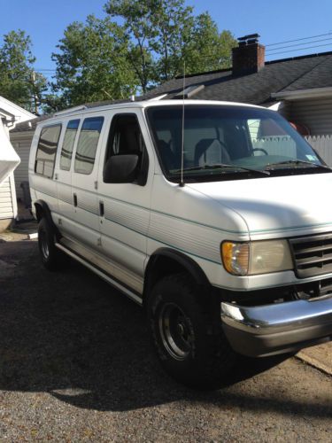 Sell used FORD VAN 4X4 WHITE WITH WIDE TIRES in Merrick ...
