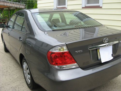 2005 toyota camry - 121,000 miles - gray color