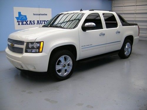 We finance!!!  2009 chevrolet avalanche ltz auto flex-fuel nav rcamera 20 rims!!