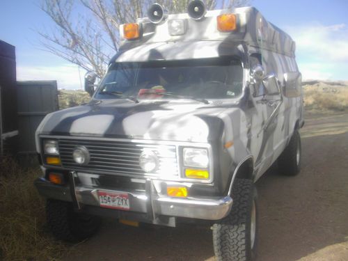 Ford 4x4 e-350 van ambulance..professionaly lifted..33" tires..no reserve!!!!!!
