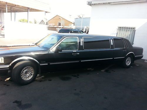 1997 lincoln town car limousine in good condition