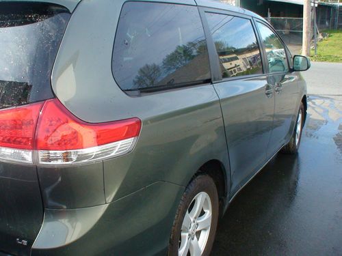 2011 toyota sienna le mini passenger van 5-door 3.5l