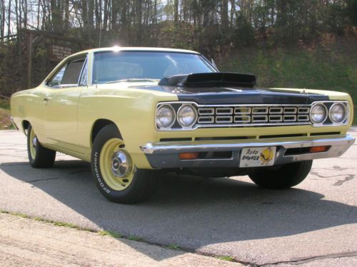 1968 plymouth satellite / road runner coupe yellow black 8 cyl manual