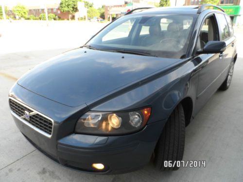 2005 volvo v50 t5 wagon 4-door 2.5l one owner!!!