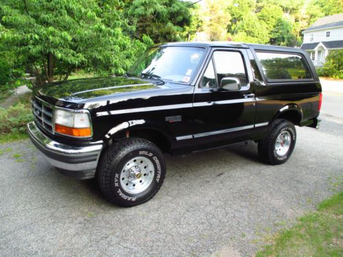 1994 bronco **only 69k actual miles!**5.8 liter v8 tow package like new tires!