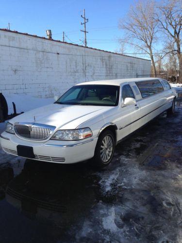 Lincoln Town Car Limos in Great Condition, US $40,000.00, image 2