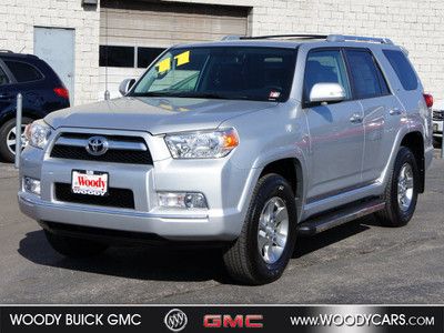 Sr5 4.0l 4x4 leather heated seats sunroof hitch power seats bluetooth one owner