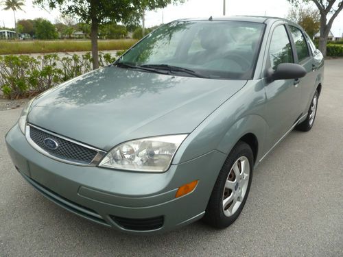 Ford focus se  1 owner non smoker only 2k miles no reserve