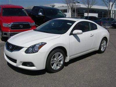 2012 altima coupe 2.5 with prem pkg, heated seats, bose, ipod roof, 5580 miles