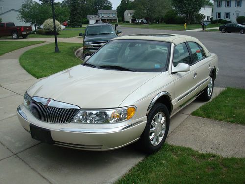 Lincoln continental 2002 limited nearly new, 4dr front wheel drive