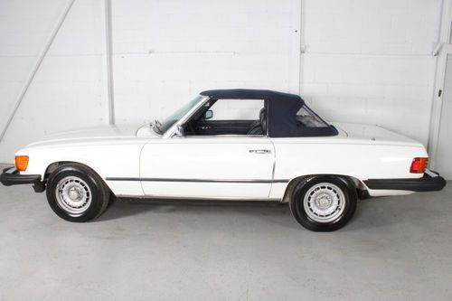 Mercedes 380sl - service up to date, new top, good colors, low miles