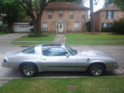 1981 chevrolet camaro z28 coupe 2-door 5.7l