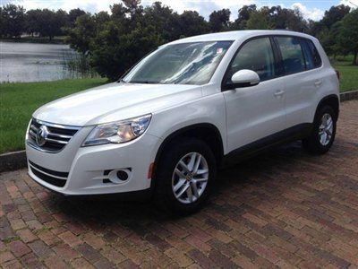 2011 volkswagen tiguan s suv**very clean**one owner**carfax certified**