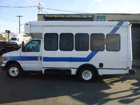 2005 ford minibus -shuttle bus -5 seats-equipped w/ wheelchair lift -no reserve!