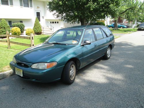 Green ford escort lx station wagon 1997 *98,000 miles