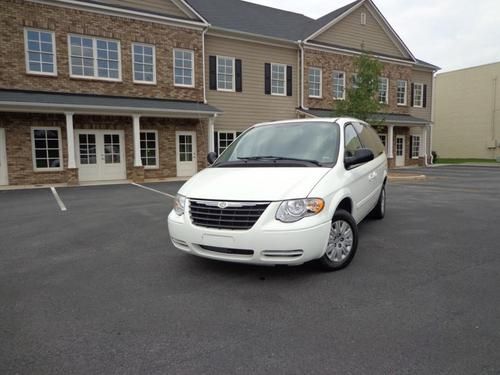2007 town country lx stow n go! rear air! captain chairs! highway miles! 2006 05