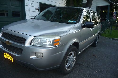 Chevy uplander 2005 silver van