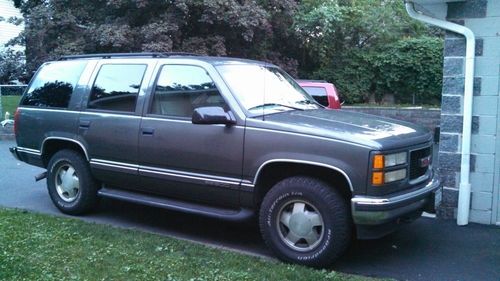 1999 gmc yukon sle sport utility 4-door 5.7l  low original miles!!!