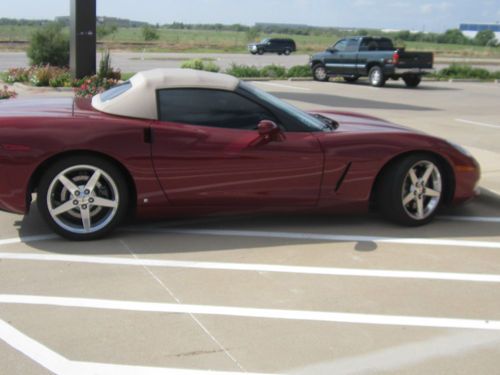 2006 chevrolet corvette convertible, 17k miles, 6 speed, nav