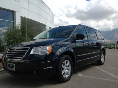 2010 chrysler town &amp; country touring plus low miles low reserve nav rear tv