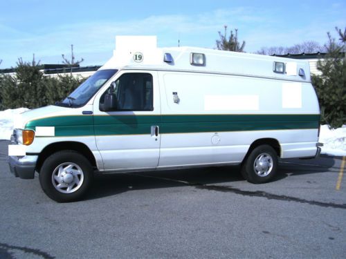 2006 ford e-350 xlt powerstroke diesel type ii ambulance great shape no reserve!