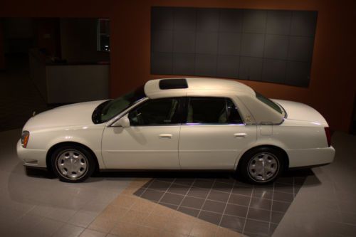 2001 cadillac deville white with tan low low miles 69k **mint**