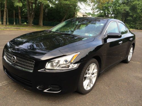 2011 nissan maxima 17k miles, excellent condition, bluetooth, like new