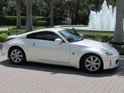 Nissan 350z, pearl white, hard to find, 2004