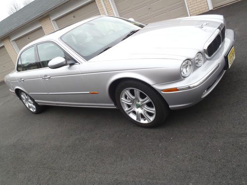 04 xj8 video proof mint in/out! clean carfax! nav 4 htd seats! w stkr! 1 owner!