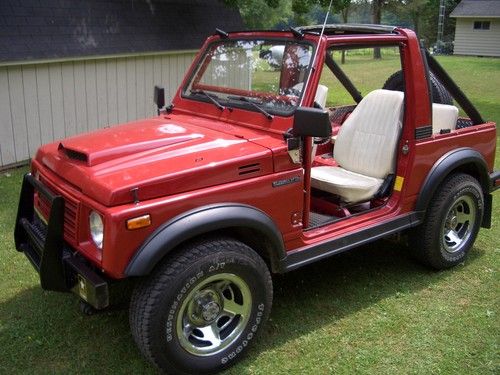 1986 suzuki samurai-red-4x4-5 speed-soft top,  newer engine,  runs great