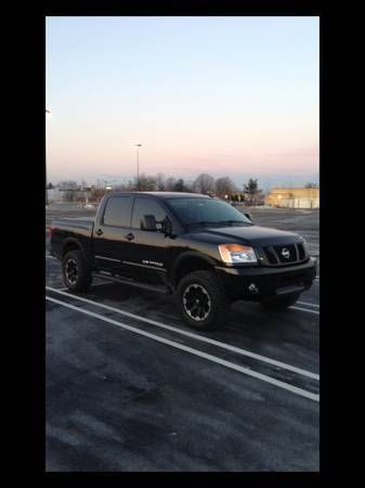 2010 nissan titan pro-4x crew cab pickup 4-door 5.6l