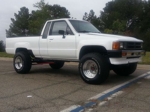 1988' toyota king cab custom truck , v8, 5.0 fuel injected 5 speed 350 hp ,wow!!