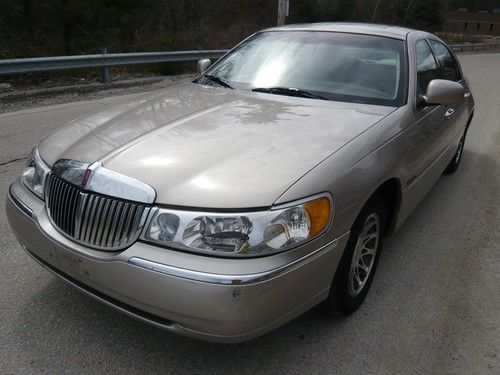 2002 lincoln town car low mileage runs and drives like new no reserve excellent