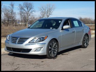 2013 hyundai genesis 5.0l r-spec / navigation / lane departure / bluetooth